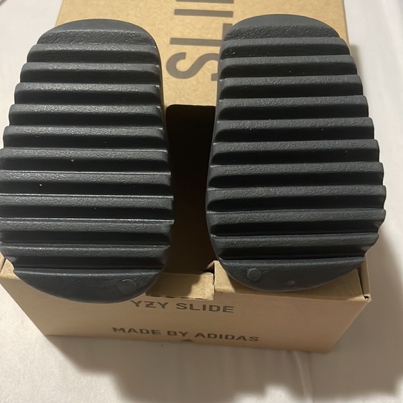 Yeezy Infant Onyx Slide - Picture 2 of 7